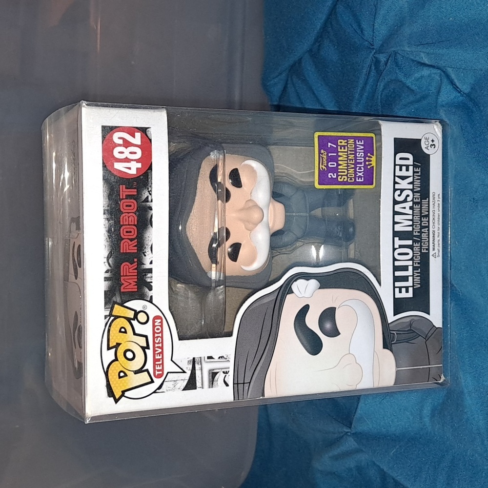 Funko Pop Mr. Robot Elliot Masked Vinyl Figure